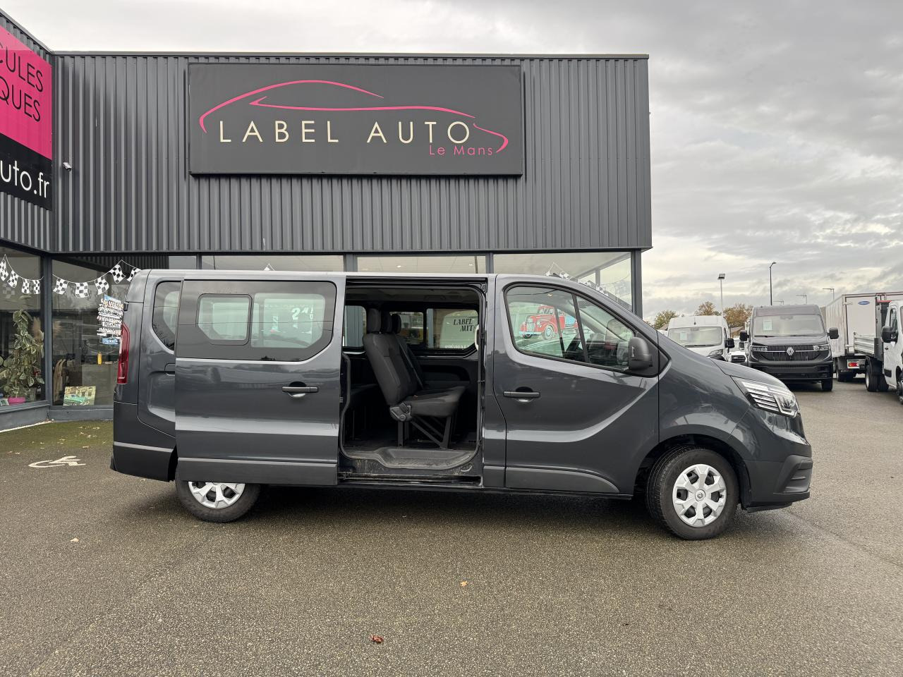 RENAULT Trafic L2 2.0 Energy dCi - 150 - S&S III COMBI Combi Zen L2H1 PHASE 3 - Other machinery: picture 1 RENAULT Trafic L2 2.0 Energy dCi - 150 - S&S III COMBI Combi Zen L2H1 PHASE 3 - Other machinery: picture 1
