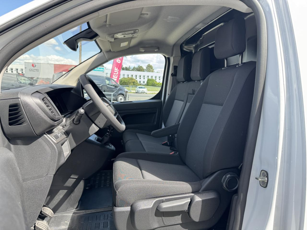 Leasing of PEUGEOT Expert M 2.0 BlueHDi - 145 III FOURGON Fourgon PHASE 2 PEUGEOT Expert M 2.0 BlueHDi - 145 III FOURGON Fourgon PHASE 2: picture 7 Leasing of PEUGEOT Expert M 2.0 BlueHDi - 145 III FOURGON Fourgon PHASE 2 PEUGEOT Expert M 2.0 BlueHDi - 145 III FOURGON Fourgon PHASE 2: picture 7