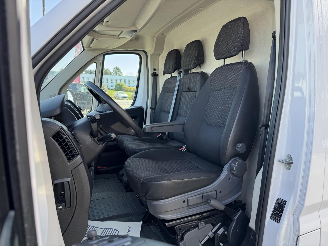 PEUGEOT boxer 333 L1H1 2.2 BLUEHDI S&S 140CH ASPHALT - Panel van: picture 4 PEUGEOT boxer 333 L1H1 2.2 BLUEHDI S&S 140CH ASPHALT - Panel van: picture 4