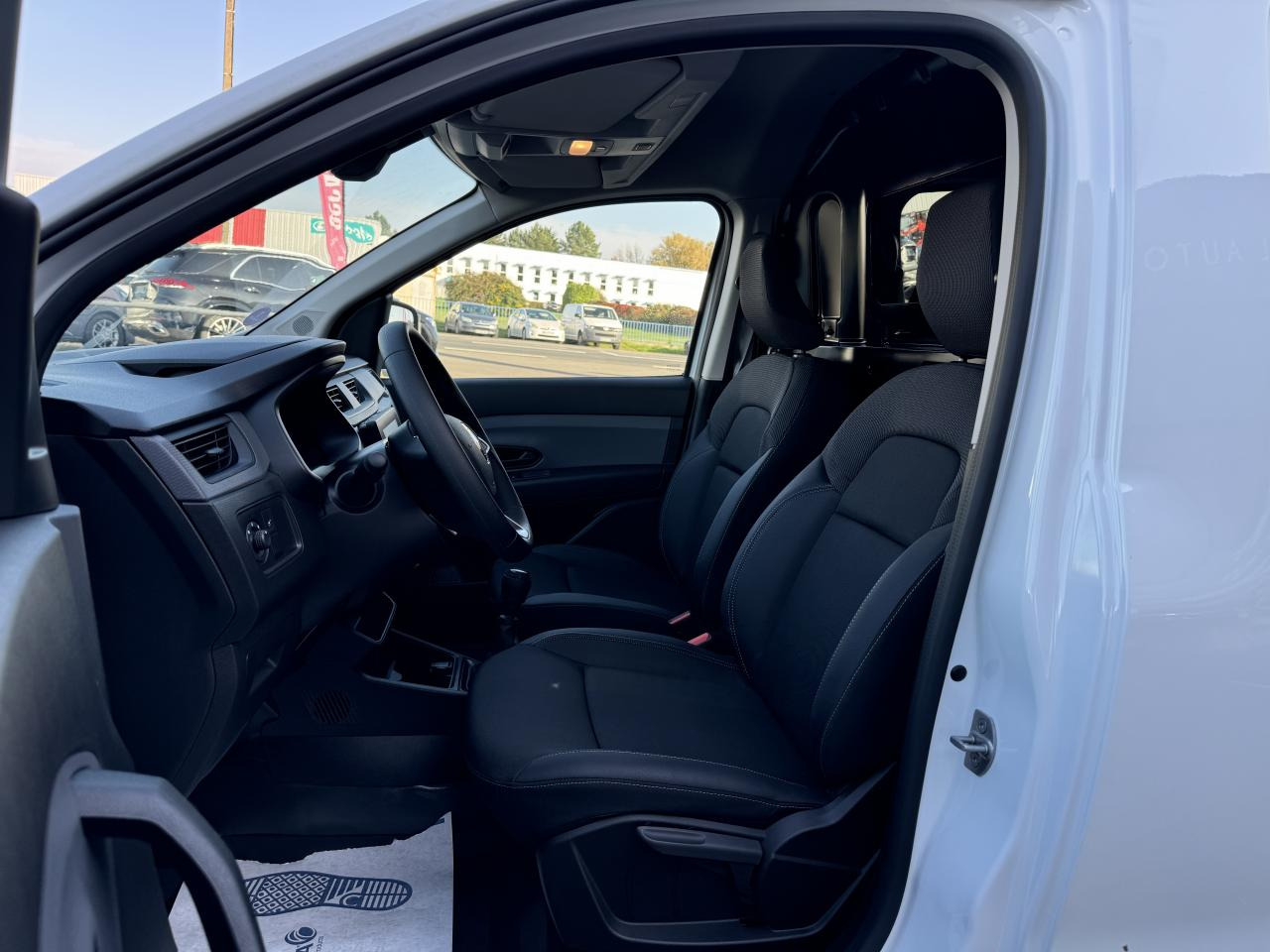 RENAULT EXPRESS 1.5 DCI 75CH CONFORT - Panel van: picture 4 RENAULT EXPRESS 1.5 DCI 75CH CONFORT - Panel van: picture 4