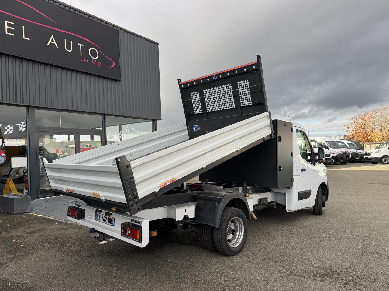 RENAULT TRUCKS Master Confort R3500RJ L3 2.3 dCi - 145 III TRANSPORTS SPECIFIQUES BENNE Benne Basculante + Coffre - Tipper van: picture 1 RENAULT TRUCKS Master Confort R3500RJ L3 2.3 dCi - 145 III TRANSPORTS SPECIFIQUES BENNE Benne Basculante + Coffre - Tipper van: picture 1