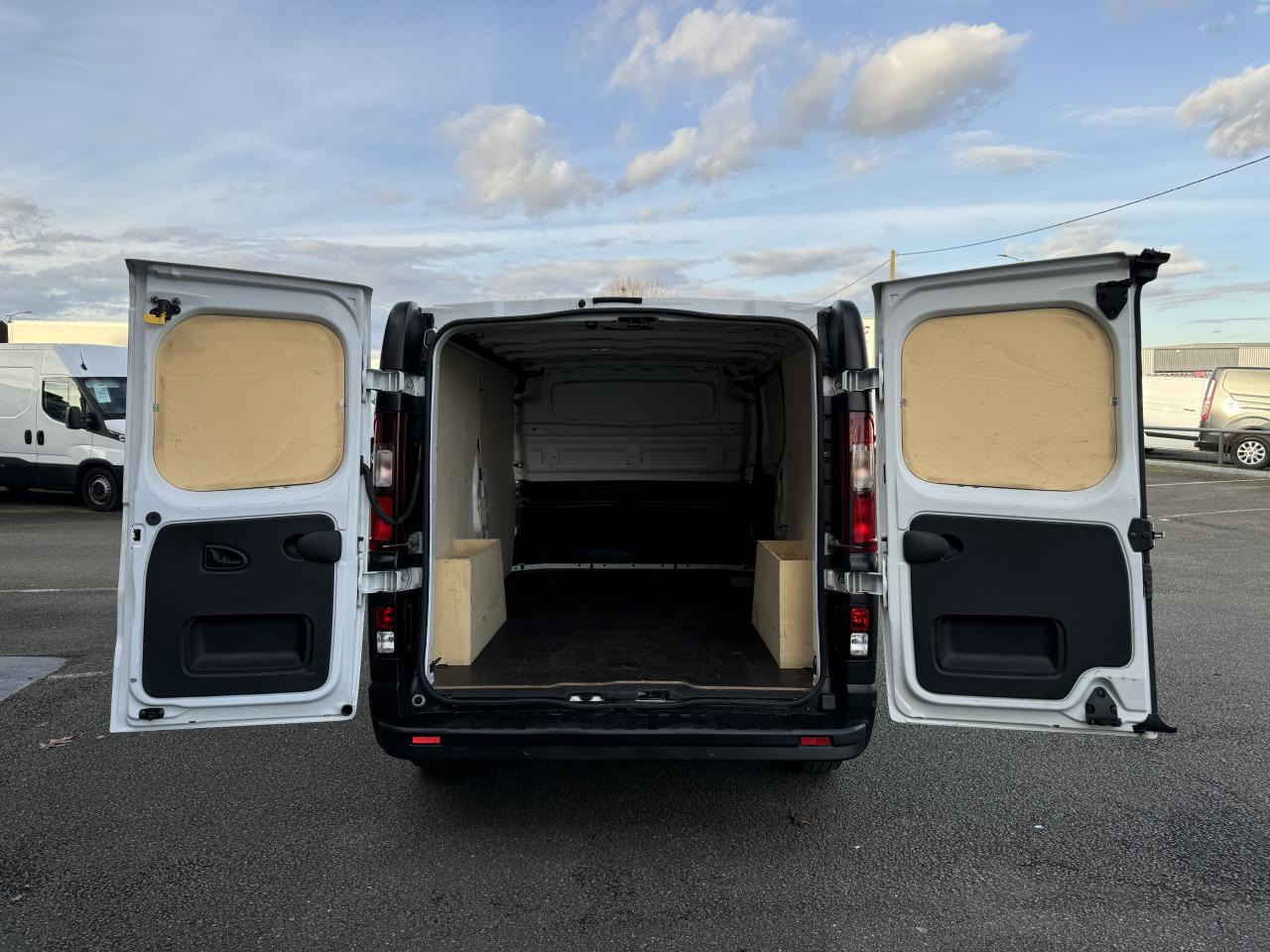 RENAULT Trafic L2H1 3000 Kg 2.0 Blue dCi - 130  III FOURGON Fourgon Grand Confort L2H1 PHASE 3 - Panel van: picture 3 RENAULT Trafic L2H1 3000 Kg 2.0 Blue dCi - 130  III FOURGON Fourgon Grand Confort L2H1 PHASE 3 - Panel van: picture 3