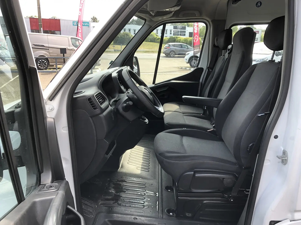 Renault Master F3300 L2H2 2.3 DCI 135CH CABINE APPROFONDIE CONFORT EURO6 - Combi van: picture 5 Renault Master F3300 L2H2 2.3 DCI 135CH CABINE APPROFONDIE CONFORT EURO6 - Combi van: picture 5
