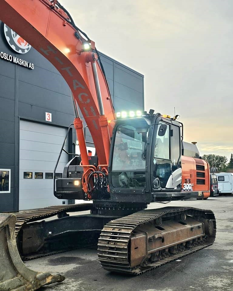 Crawler excavator Hitachi ZX 300 LC-6: picture 12