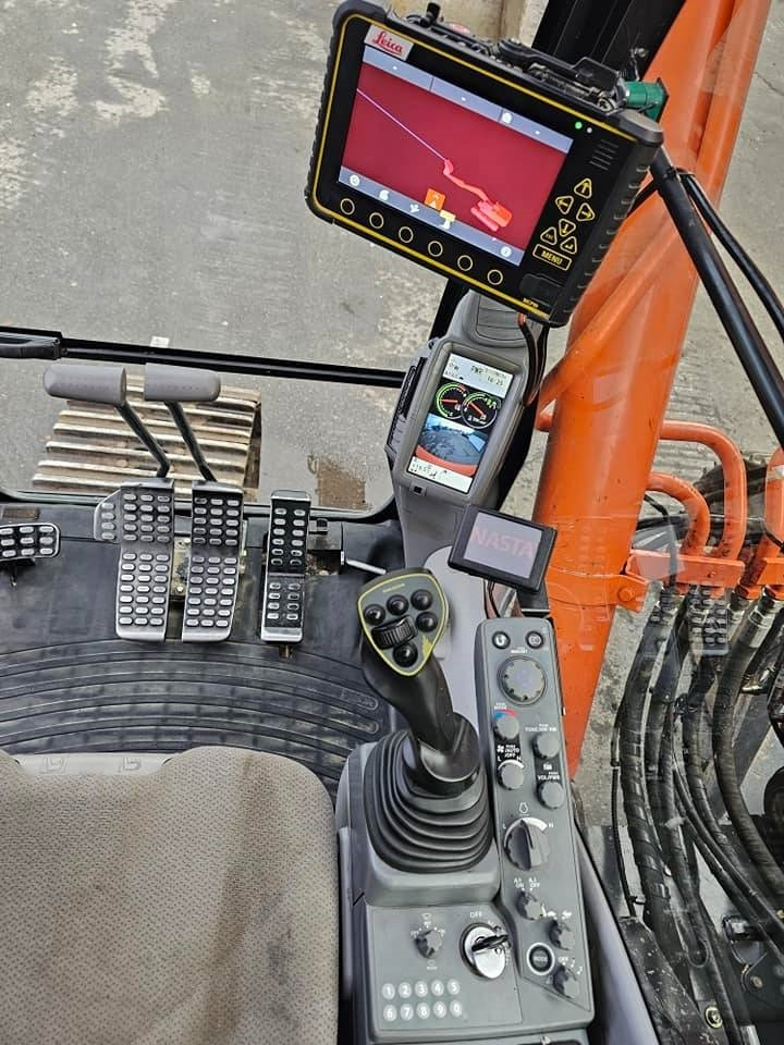 Crawler excavator Hitachi ZX 300 LC-6: picture 42