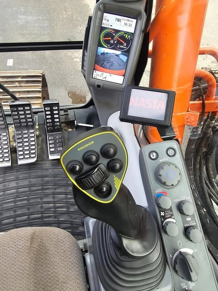 Crawler excavator Hitachi ZX 300 LC-6: picture 43