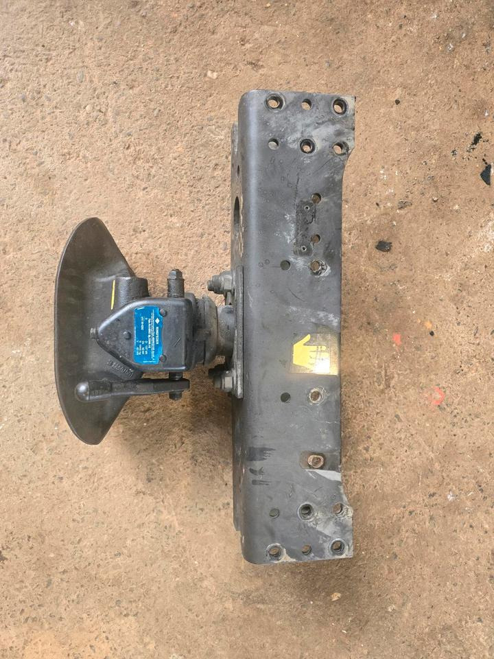 Ringfeder Anhängerkupplung für Unimog U 300 400 500 Anhängermaul Anhängerzugöse Zugmaul Mercedes Benz Zugöse Q36 Q33 Querträger ZGN UGE 405/10 405/12 - Attachment for Truck: picture 5 Ringfeder Anhängerkupplung für Unimog U 300 400 500 Anhängermaul Anhängerzugöse Zugmaul Mercedes Benz Zugöse Q36 Q33 Querträger ZGN UGE 405/10 405/12 - Attachment for Truck: picture 5