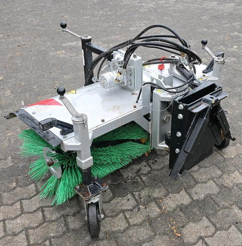 KIF CM 1600 Kehrmaschine Straßenkehrmaschine Kehrbesen für Multicar Tremo Iseki Kubota - Broom: picture 1 KIF CM 1600 Kehrmaschine Straßenkehrmaschine Kehrbesen für Multicar Tremo Iseki Kubota - Broom: picture 1