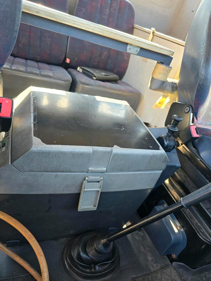 Leasing of  Mercedes-Benz Vario 614D Pritsche Doka 2002 Nissen VLT Verkehrsleittafel Absperrtafel LKW  Vorwarntafel Mercedes-Benz Vario 614D Pritsche Doka 2002 Nissen VLT Verkehrsleittafel Absperrtafel LKW  Vorwarntafel: picture 12 Leasing of  Mercedes-Benz Vario 614D Pritsche Doka 2002 Nissen VLT Verkehrsleittafel Absperrtafel LKW  Vorwarntafel Mercedes-Benz Vario 614D Pritsche Doka 2002 Nissen VLT Verkehrsleittafel Absperrtafel LKW  Vorwarntafel: picture 12