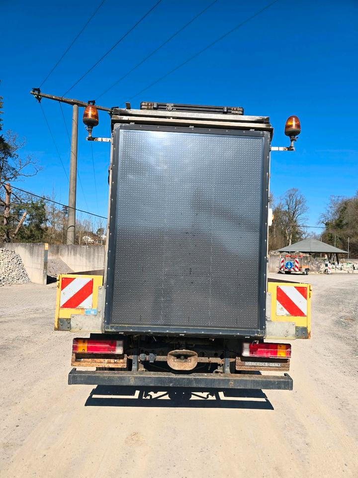 Leasing of  Mercedes-Benz Vario 614D Pritsche Doka 2002 Nissen VLT Verkehrsleittafel Absperrtafel LKW  Vorwarntafel Mercedes-Benz Vario 614D Pritsche Doka 2002 Nissen VLT Verkehrsleittafel Absperrtafel LKW  Vorwarntafel: picture 6 Leasing of  Mercedes-Benz Vario 614D Pritsche Doka 2002 Nissen VLT Verkehrsleittafel Absperrtafel LKW  Vorwarntafel Mercedes-Benz Vario 614D Pritsche Doka 2002 Nissen VLT Verkehrsleittafel Absperrtafel LKW  Vorwarntafel: picture 6