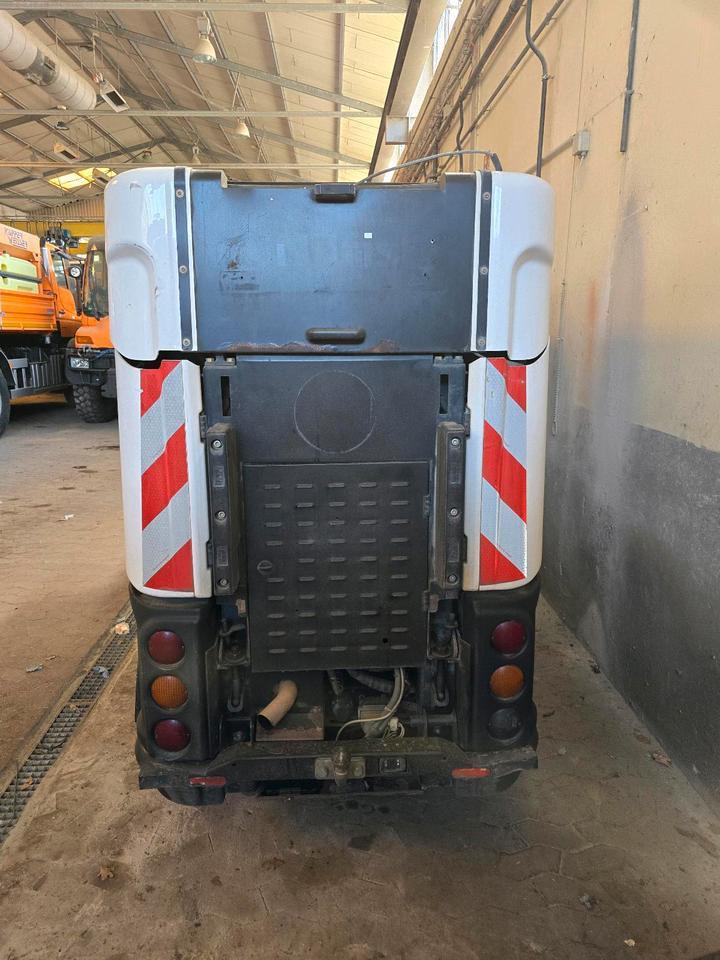 Nilfisk City Ranger 3500 Kehrmaschine Straßenkehrmaschine mit Schmidt Bediendisplay Hako Kehreinheit - Road sweeper: picture 4 Nilfisk City Ranger 3500 Kehrmaschine Straßenkehrmaschine mit Schmidt Bediendisplay Hako Kehreinheit - Road sweeper: picture 4