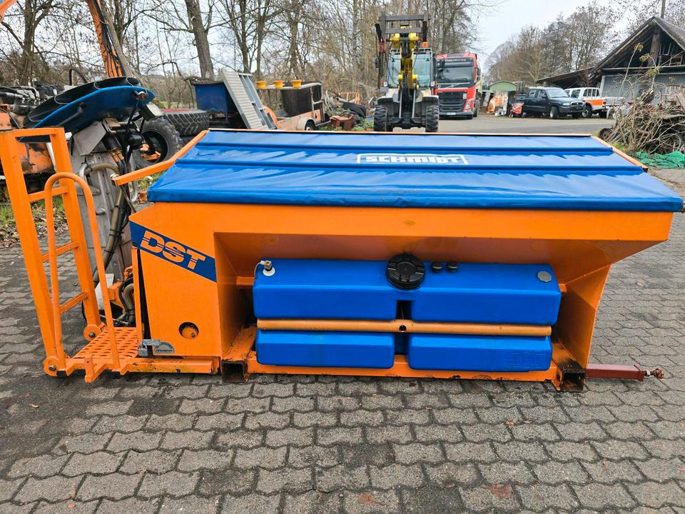 Schmidt DST25-FH 2-Kammer Salzstreuer Winterdienst Streuautomat Stratos SST MITOS Streusilo Solestreuer passend für UNIMOG 405/10 405/12 UGE UGN U300 400 500 530 430 318 423 - Sand/ Salt spreader: picture 5 Schmidt DST25-FH 2-Kammer Salzstreuer Winterdienst Streuautomat Stratos SST MITOS Streusilo Solestreuer passend für UNIMOG 405/10 405/12 UGE UGN U300 400 500 530 430 318 423 - Sand/ Salt spreader: picture 5