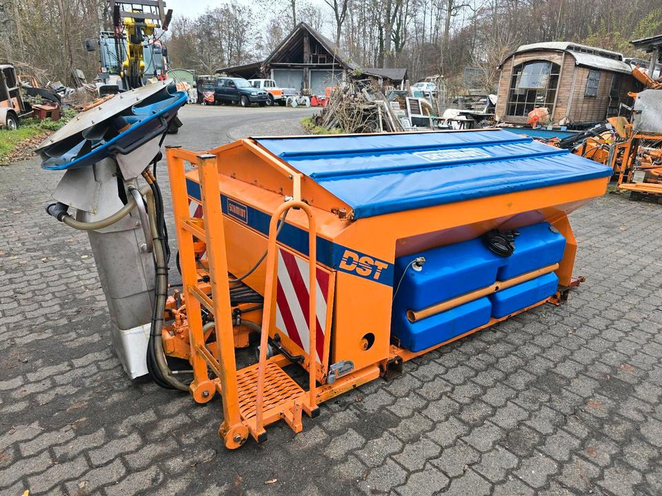 Schmidt DST25-FH 2-Kammer Salzstreuer Winterdienst Streuautomat Stratos SST MITOS Streusilo Solestreuer passend für UNIMOG 405/10 405/12 UGE UGN U300 400 500 530 430 318 423 - Sand/ Salt spreader: picture 4 Schmidt DST25-FH 2-Kammer Salzstreuer Winterdienst Streuautomat Stratos SST MITOS Streusilo Solestreuer passend für UNIMOG 405/10 405/12 UGE UGN U300 400 500 530 430 318 423 - Sand/ Salt spreader: picture 4