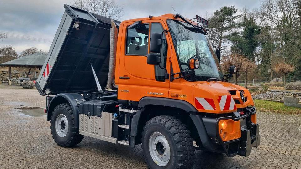 Snow removal vehicle Zu vermieten Unimog 405 U318 423 429 430 Mercedes Benz 318 527 Vermietung: picture 6