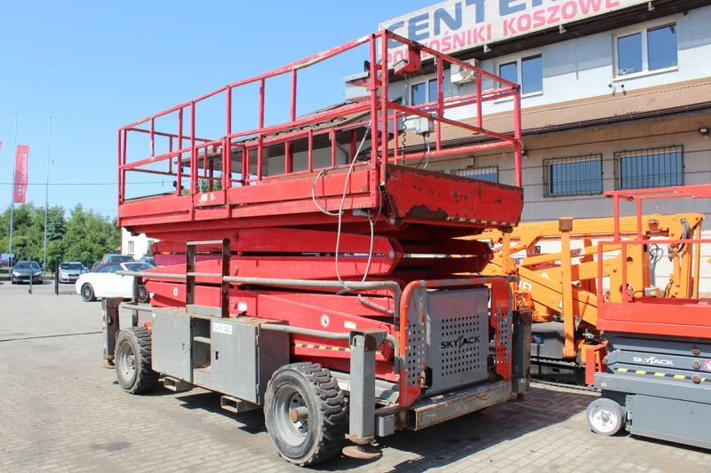 Podnośnik nożycowy 4x4 spalinowy 17 m Skyjack SJ9250 - Scissor lift: picture 2 Podnośnik nożycowy 4x4 spalinowy 17 m Skyjack SJ9250 - Scissor lift: picture 2