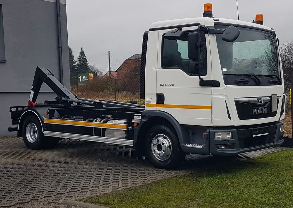 MAN TGL 12.220 HAKOWIEC 4X2 KLIMA DO KONTENERÓW MANUAL 12T - Hook lift truck: picture 5 MAN TGL 12.220 HAKOWIEC 4X2 KLIMA DO KONTENERÓW MANUAL 12T - Hook lift truck: picture 5