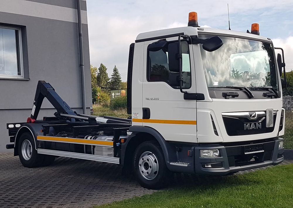 MAN TGL 12.220 HAKOWIEC 4x2 KLIMA - Hook lift truck: picture 5 MAN TGL 12.220 HAKOWIEC 4x2 KLIMA - Hook lift truck: picture 5