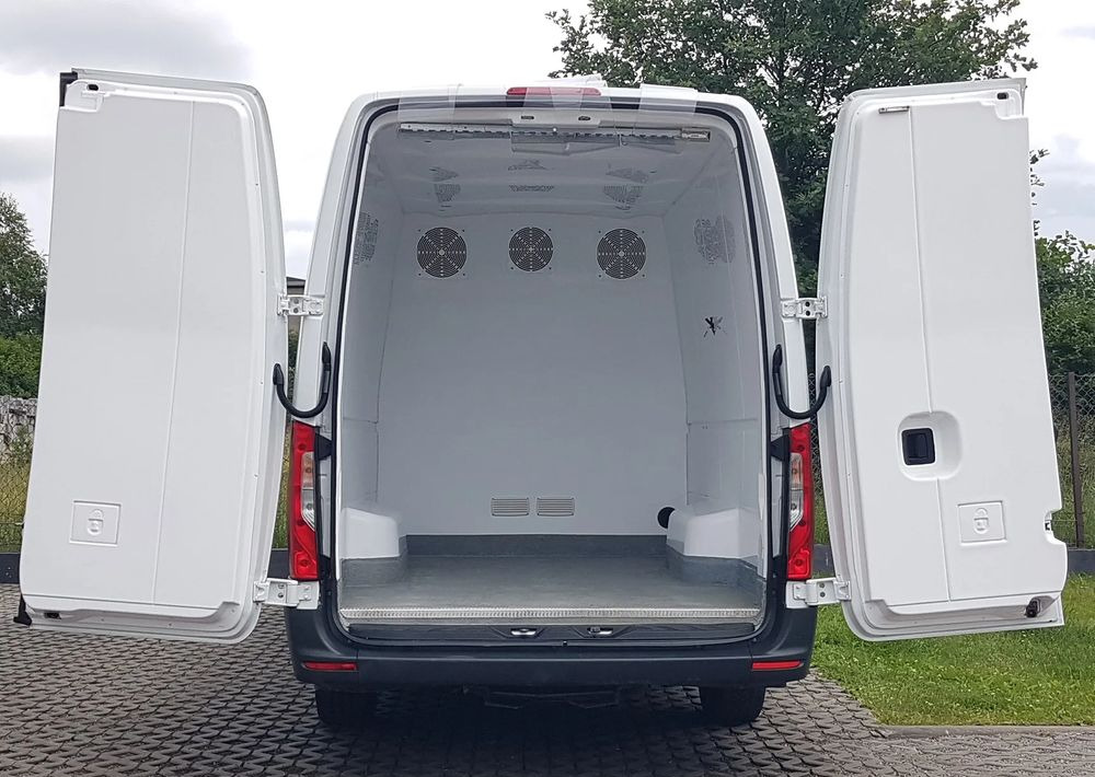 Mercedes-Benz SPRINTER MAXI CHŁODNIA AGREGAT 2 KOMORY GRZANIE KLIMA IZOTERMA MANUAL - Refrigerated van: picture 5 Mercedes-Benz SPRINTER MAXI CHŁODNIA AGREGAT 2 KOMORY GRZANIE KLIMA IZOTERMA MANUAL - Refrigerated van: picture 5