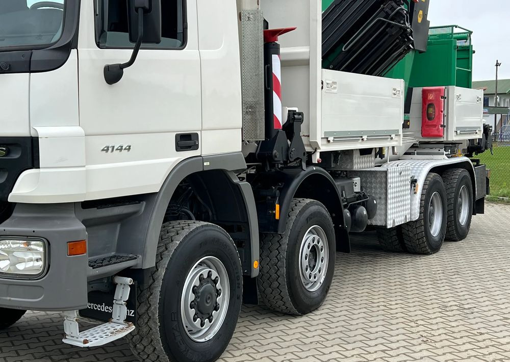 Mercedes-Benz * Mercedes 8x6 Actros 4144 * HDS Palfinger 150002 + FLY JIB PJ 170 * Dźwig * 40 TON * Wyciągarka * 35 Metrów * Kosz * - Crane truck: picture 4 Mercedes-Benz * Mercedes 8x6 Actros 4144 * HDS Palfinger 150002 + FLY JIB PJ 170 * Dźwig * 40 TON * Wyciągarka * 35 Metrów * Kosz * - Crane truck: picture 4