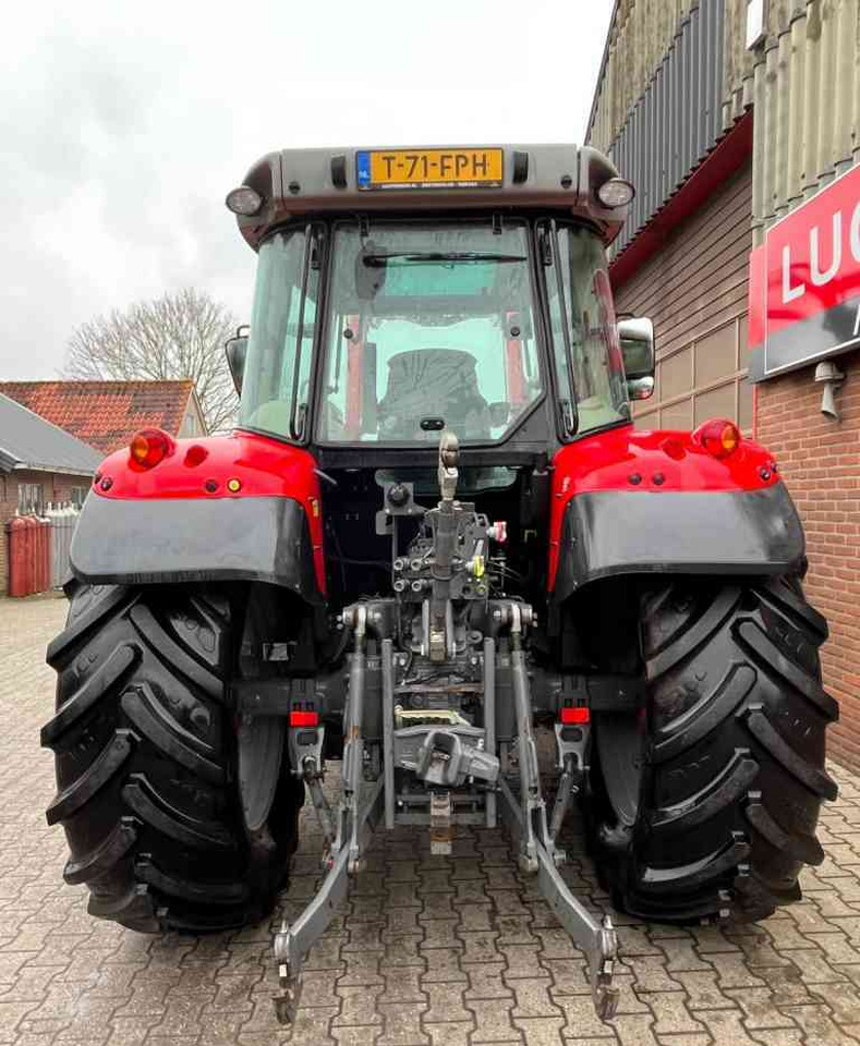Massey Ferguson 5710S Dyna-4 Essential Voorlader Tractoren - Farm tractor: picture 4 Massey Ferguson 5710S Dyna-4 Essential Voorlader Tractoren - Farm tractor: picture 4