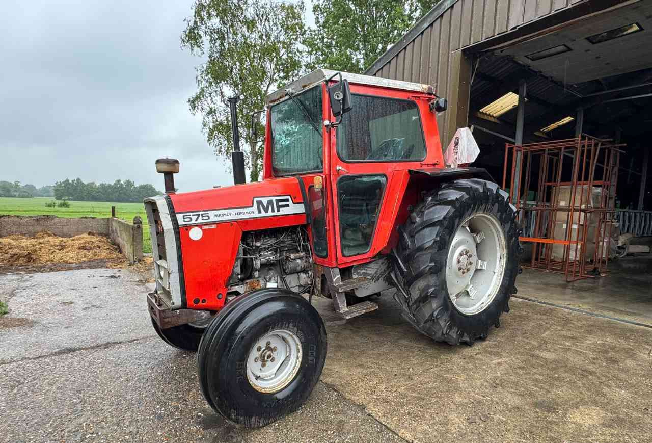Massey Ferguson 575 - Farm tractor: picture 1 Massey Ferguson 575 - Farm tractor: picture 1