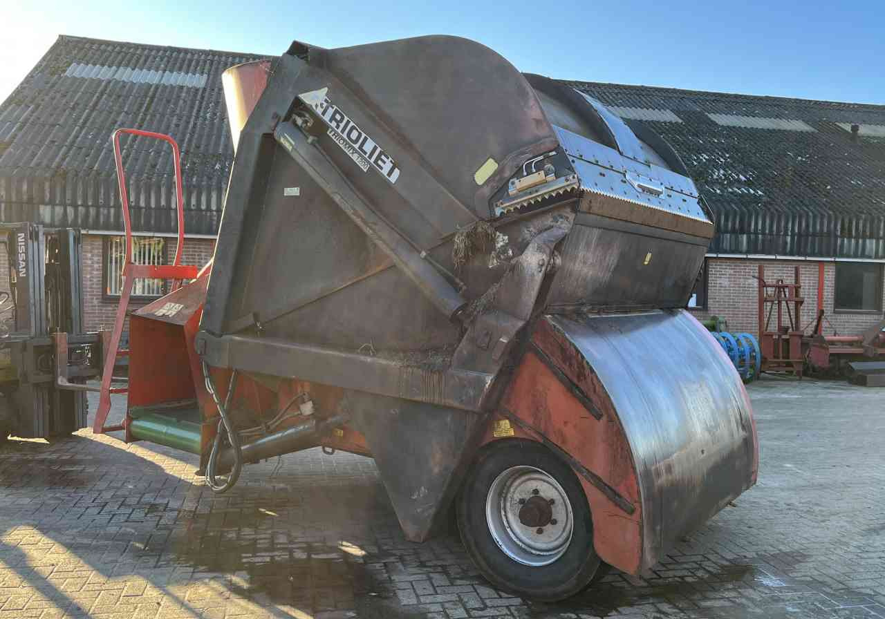 Trioliet Triomix 1200 zelfladende voermengwagen voermachines - Forage mixer wagon: picture 4 Trioliet Triomix 1200 zelfladende voermengwagen voermachines - Forage mixer wagon: picture 4