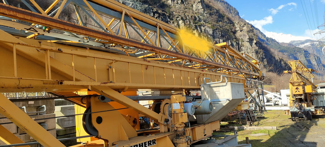 LIEBHERR 32TT - Self-erecting tower crane: picture 1 LIEBHERR 32TT - Self-erecting tower crane: picture 1