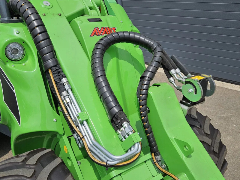 Compact track loader Avant 735 TDL + mini-shovel: picture 16