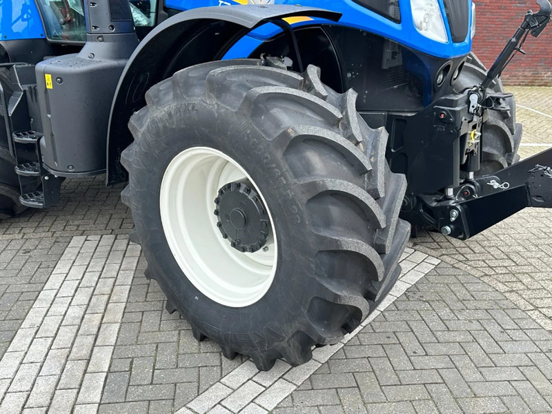 New Holland T7.245 Autocommand - Farm tractor: picture 5 New Holland T7.245 Autocommand - Farm tractor: picture 5