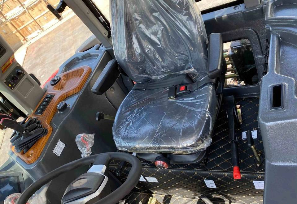 NEW Tractor 180 HP 4x4 MAXUS Warranty up to 10 Years НОВИЙ Трактор 180 К.с. 4x4 MAXUS Гарантія до 10 Років NOWY Ciągnik 180 KM 4x4 MAXUS Gwarancja do 10 LAT - Farm tractor: picture 4 NEW Tractor 180 HP 4x4 MAXUS Warranty up to 10 Years НОВИЙ Трактор 180 К.с. 4x4 MAXUS Гарантія до 10 Років NOWY Ciągnik 180 KM 4x4 MAXUS Gwarancja do 10 LAT - Farm tractor: picture 4