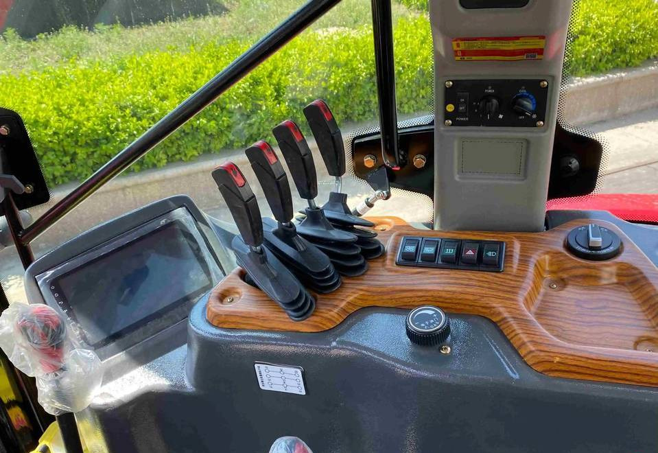 NEW Tractor 180 HP 4x4 MAXUS Warranty up to 10 Years НОВИЙ Трактор 180 К.с. 4x4 MAXUS Гарантія до 10 Років NOWY Ciągnik 180 KM 4x4 MAXUS Gwarancja do 10 LAT - Farm tractor: picture 3 NEW Tractor 180 HP 4x4 MAXUS Warranty up to 10 Years НОВИЙ Трактор 180 К.с. 4x4 MAXUS Гарантія до 10 Років NOWY Ciągnik 180 KM 4x4 MAXUS Gwarancja do 10 LAT - Farm tractor: picture 3
