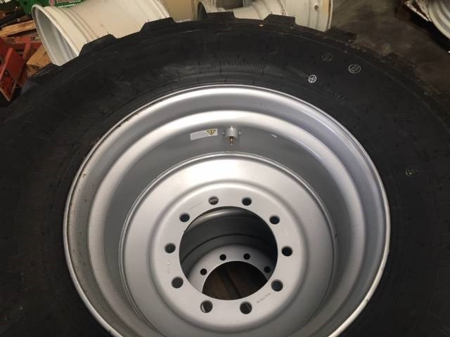 Wheels and tires for Agricultural machinery BKT 650/55 R26.5 BKT FL 630 op velg: picture 8