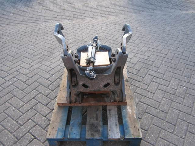 Valtra T4 originele fronthef - Spare parts for Agricultural machinery: picture 4 Valtra T4 originele fronthef - Spare parts for Agricultural machinery: picture 4