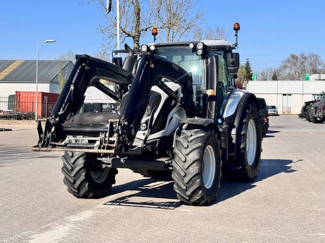 Valtra N104 Hitech5 met voorlader 4700 uur! - Farm tractor: picture 5 Valtra N104 Hitech5 met voorlader 4700 uur! - Farm tractor: picture 5
