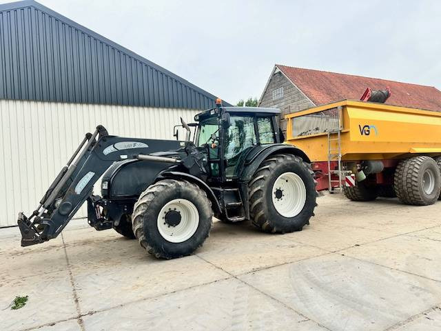 Farm tractor Valtra T151 Hitech FH+PTO+Voorlader: picture 1