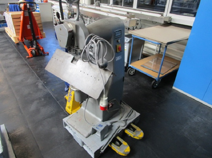 DRAHTHEFTMASCHINE HOHNER FAVORIT - Printing machinery: picture 3 DRAHTHEFTMASCHINE HOHNER FAVORIT - Printing machinery: picture 3