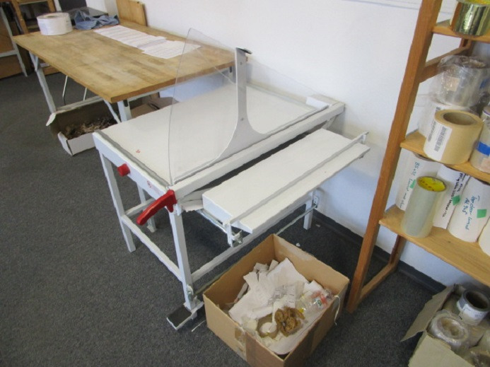 HEBELSCHNEIDER IDEAL 1080 - Paper cutting machine: picture 1 HEBELSCHNEIDER IDEAL 1080 - Paper cutting machine: picture 1