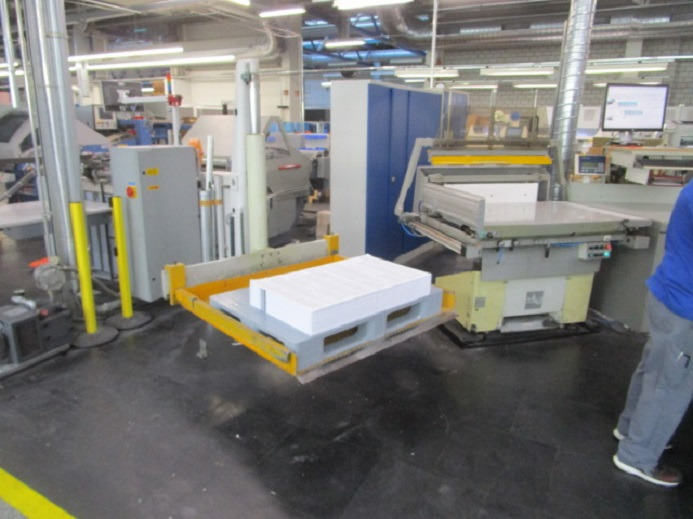 POLAR 137 ED-AT - Paper cutting machine: picture 3 POLAR 137 ED-AT - Paper cutting machine: picture 3