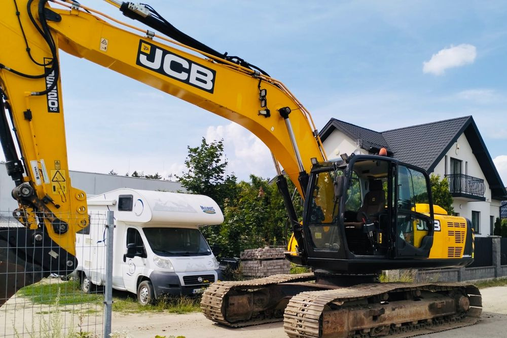 JCB JS 220 LC+ - Crawler excavator: picture 1 JCB JS 220 LC+ - Crawler excavator: picture 1