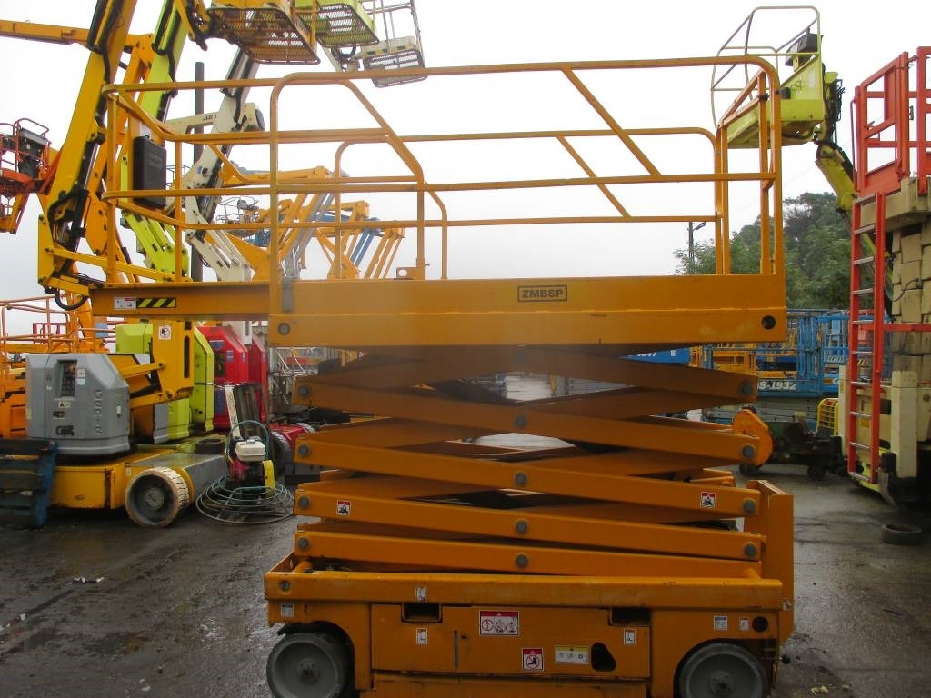 Haulotte Compact 12 - Scissor lift: picture 5 Haulotte Compact 12 - Scissor lift: picture 5