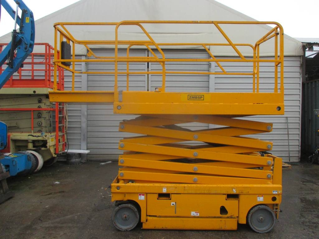 Haulotte Compact 12 - Scissor lift: picture 1 Haulotte Compact 12 - Scissor lift: picture 1