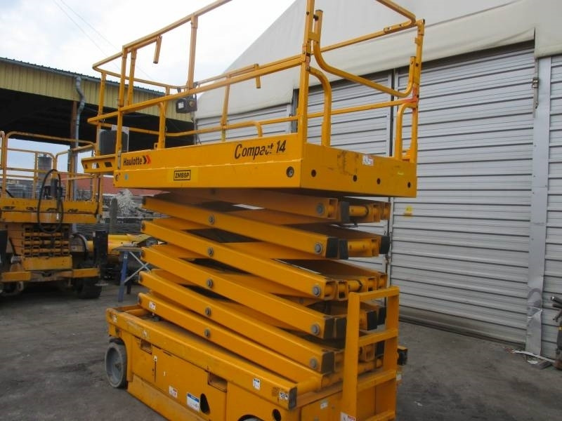Scissor lift Haulotte Compact 14: picture 8