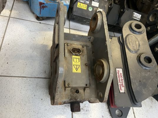 Attache rapide hydraulique Arden qa20 - qa21 - Quick coupler: picture 4 Attache rapide hydraulique Arden qa20 - qa21 - Quick coupler: picture 4