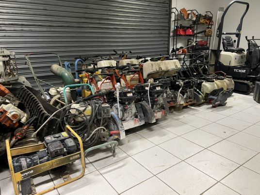 Scie à sol HUSQVARNA - Construction equipment: picture 4 Scie à sol HUSQVARNA - Construction equipment: picture 4