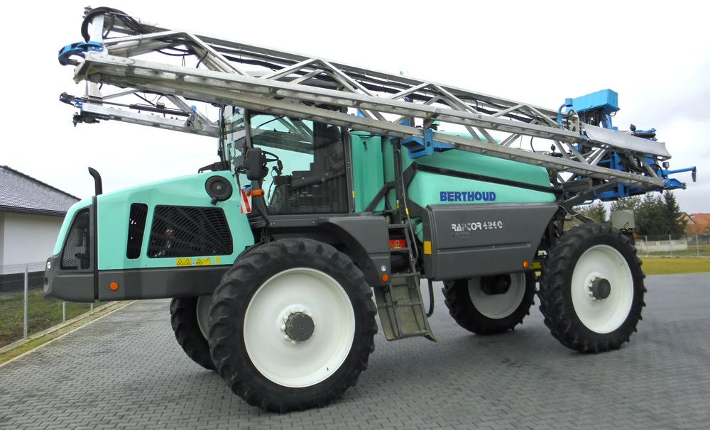 Berthoud Raptor 4240 36 M, GPS Trimble Automatyczne wylaczanie sekcji, Nie Malowany, Stan Bardzo Dobry - Self-propelled sprayer: picture 3 Berthoud Raptor 4240 36 M, GPS Trimble Automatyczne wylaczanie sekcji, Nie Malowany, Stan Bardzo Dobry - Self-propelled sprayer: picture 3