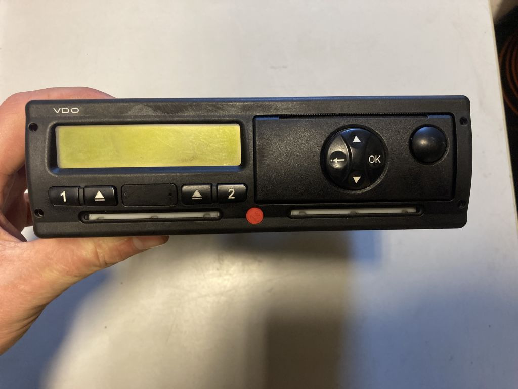 Mercedes-Benz VDO Kienzle Fahrtenschreiber 1381.1070100014 24V 1381 - Tachograph for Truck: picture 1 Mercedes-Benz VDO Kienzle Fahrtenschreiber 1381.1070100014 24V 1381 - Tachograph for Truck: picture 1