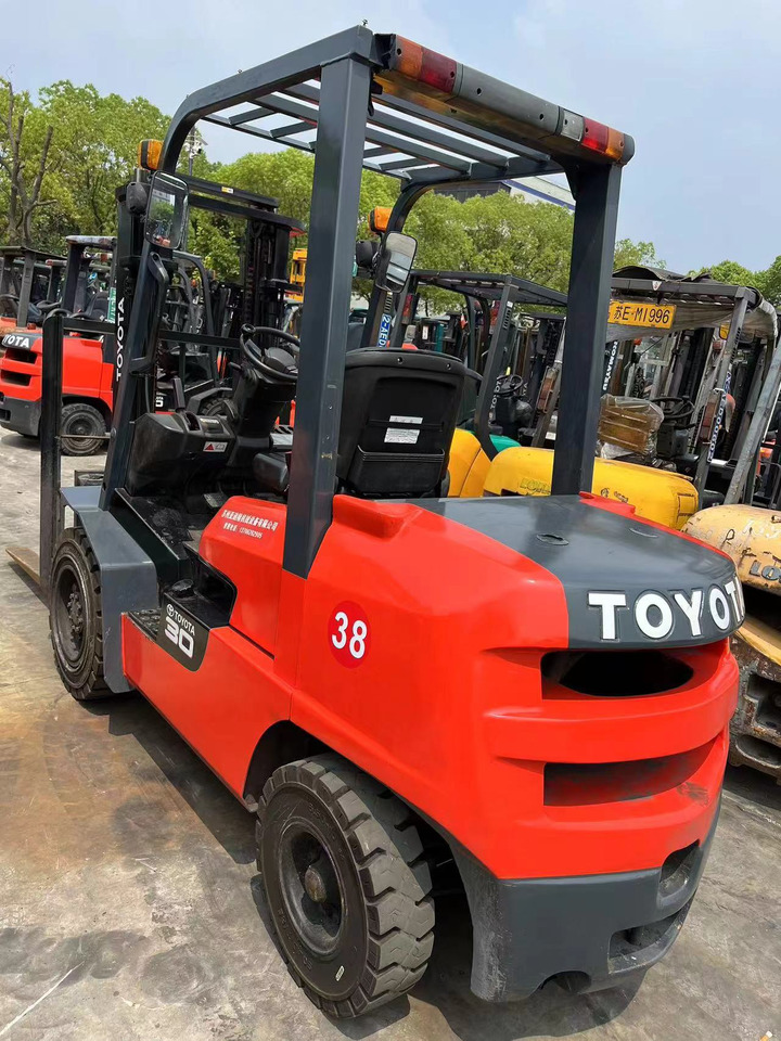 Toyota FDZN30 - Diesel forklift: picture 1 Toyota FDZN30 - Diesel forklift: picture 1
