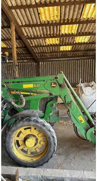 JOHN DEERE 5820 - Farm tractor: picture 5 JOHN DEERE 5820 - Farm tractor: picture 5
