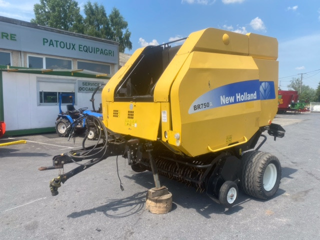 NEW-HOLLAND BR 750 - Round baler: picture 1 NEW-HOLLAND BR 750 - Round baler: picture 1