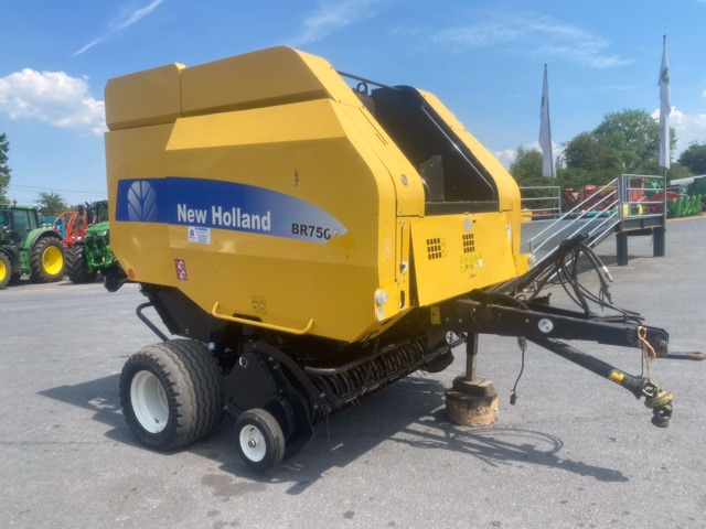NEW-HOLLAND BR 750 - Round baler: picture 3 NEW-HOLLAND BR 750 - Round baler: picture 3